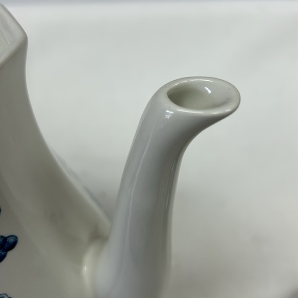 Vintage Royal Staffordshire ironstone “Willow” coffee pot cream & sugar - Picture 3 of 16